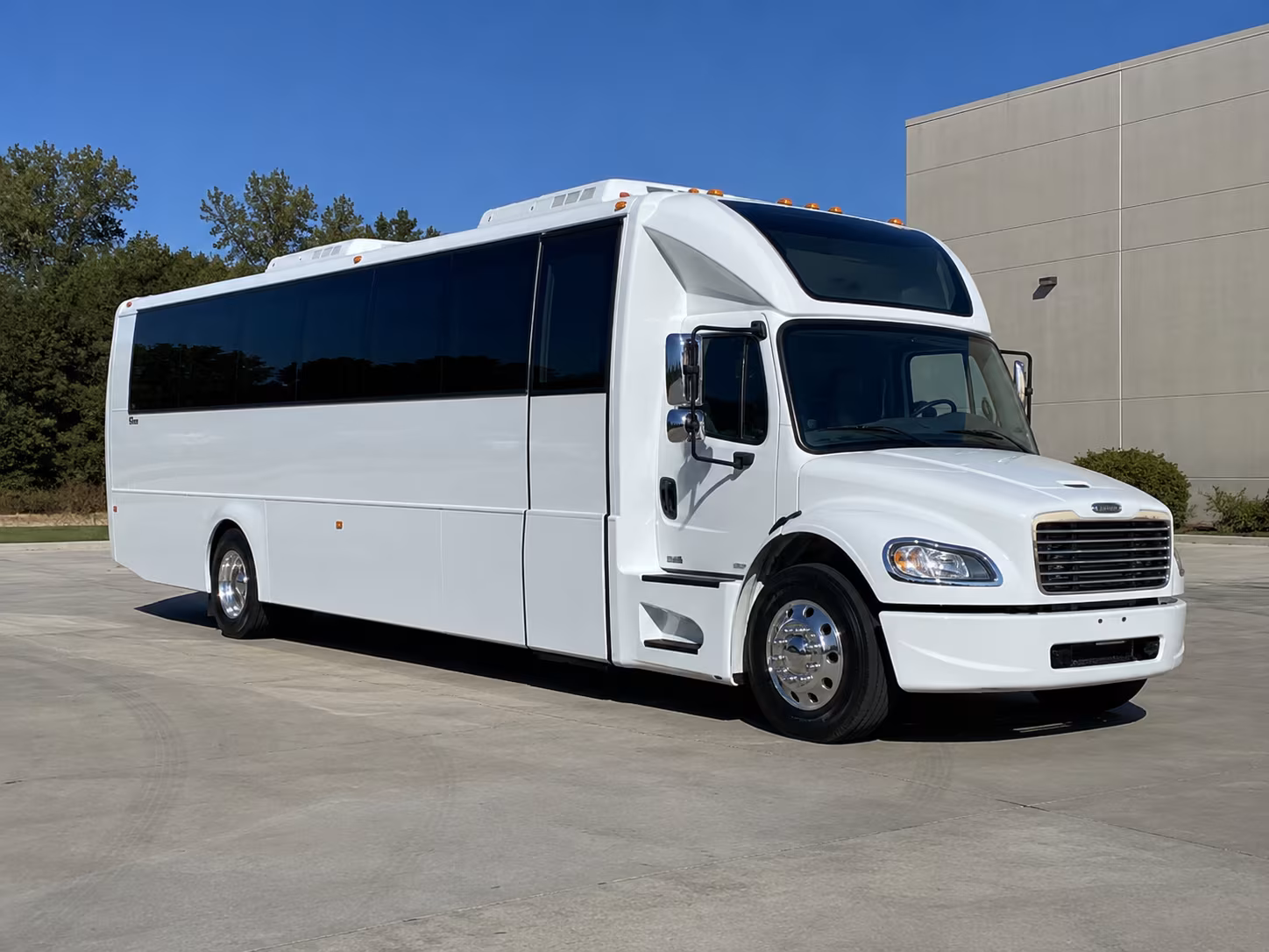 auburn 28 passenger party bus